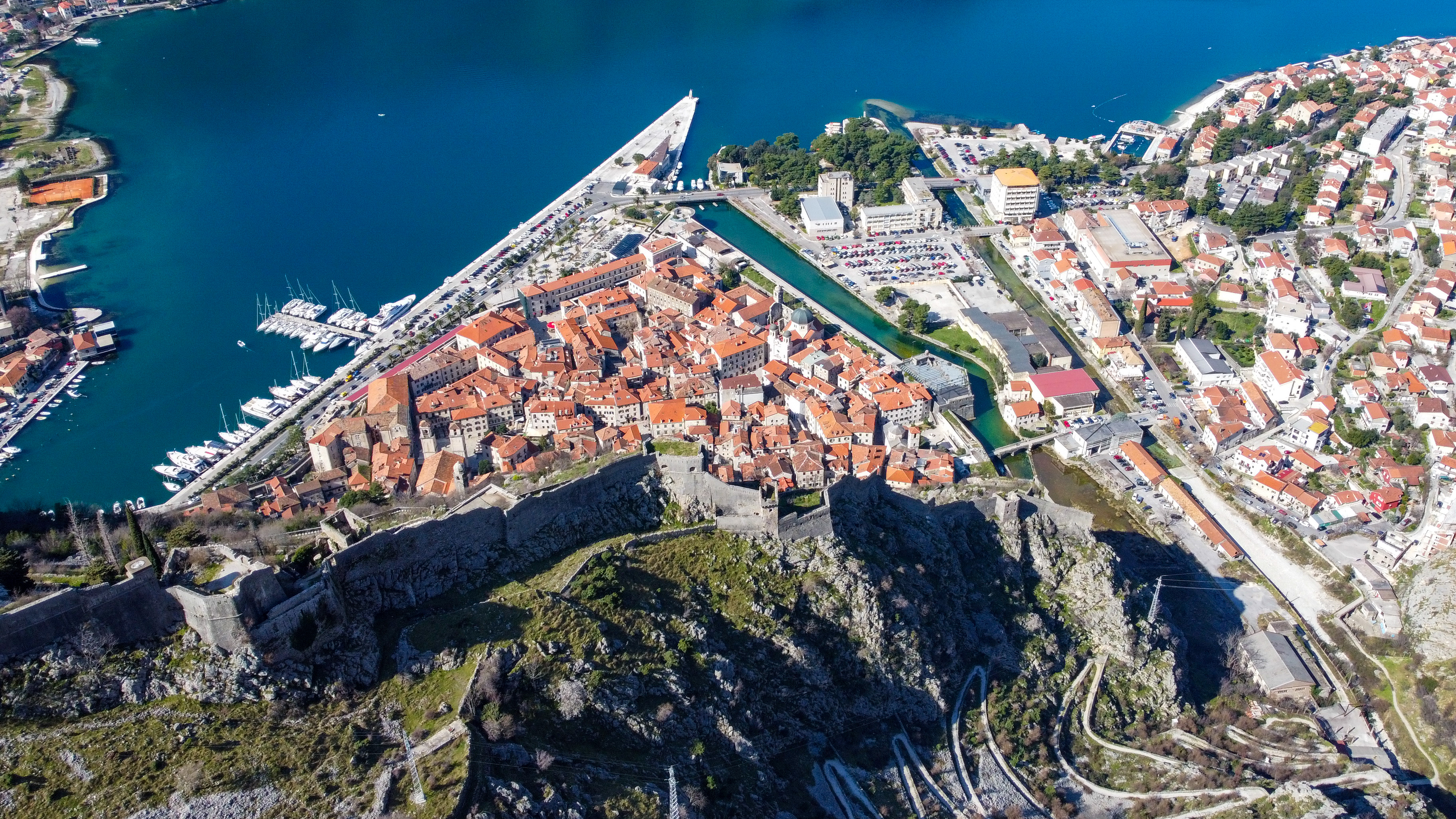 Forteresse Saint-Jean surplombant la villede Kotor
