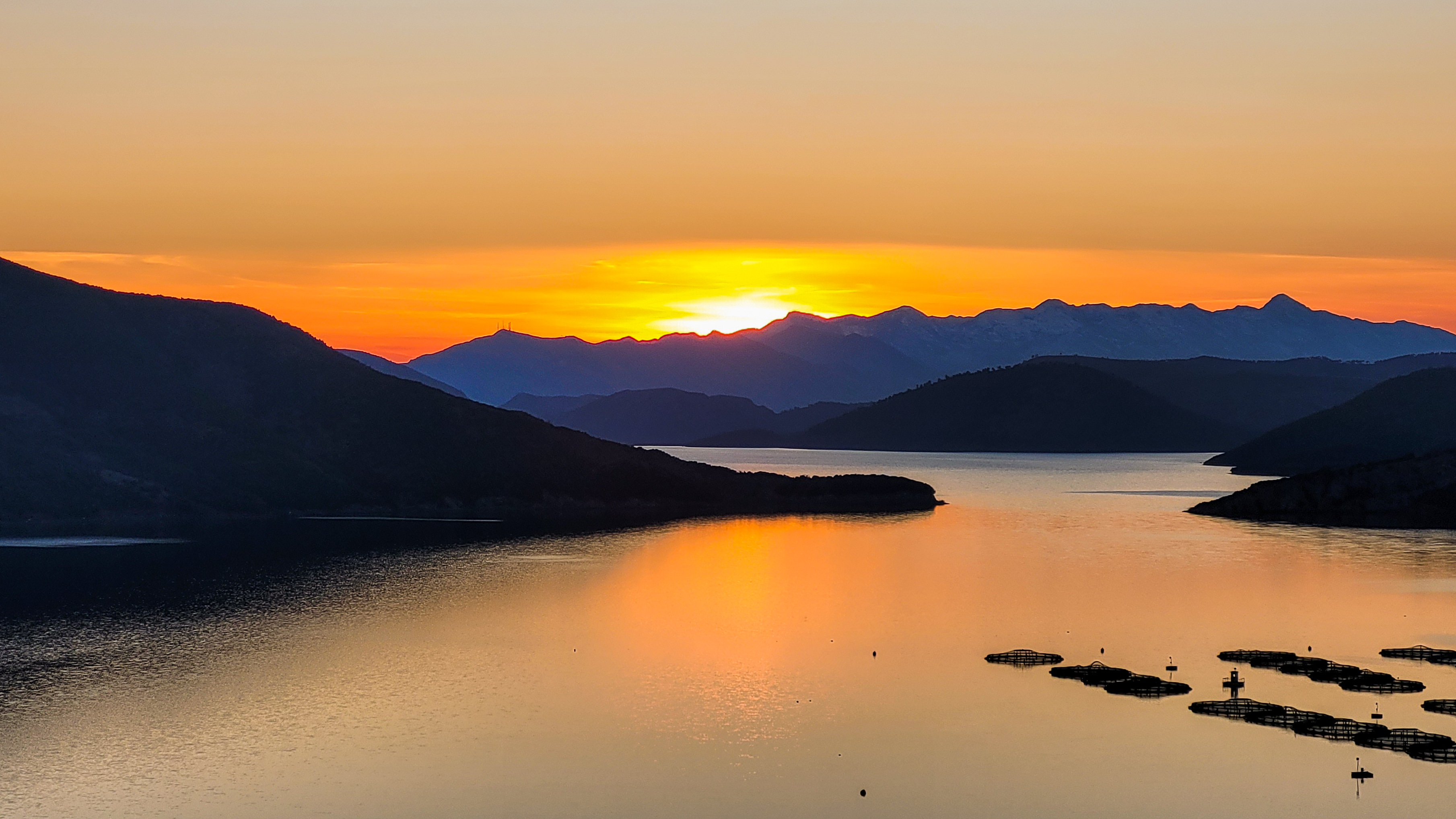 Coucher de soleil sur le lac de Vau i Dejës