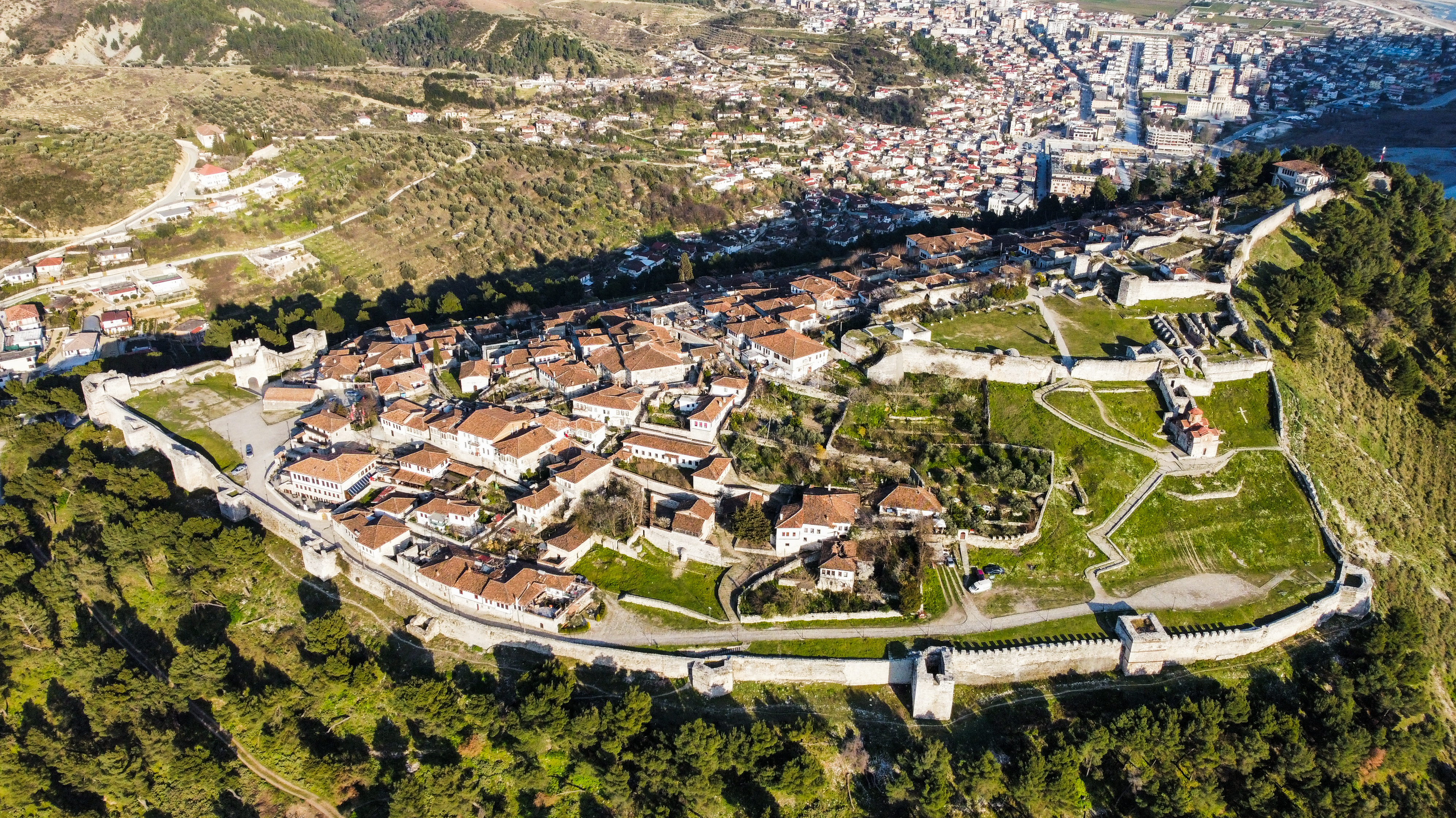 Vue d'ensemble de la ville haute et de la forteresse de Berat