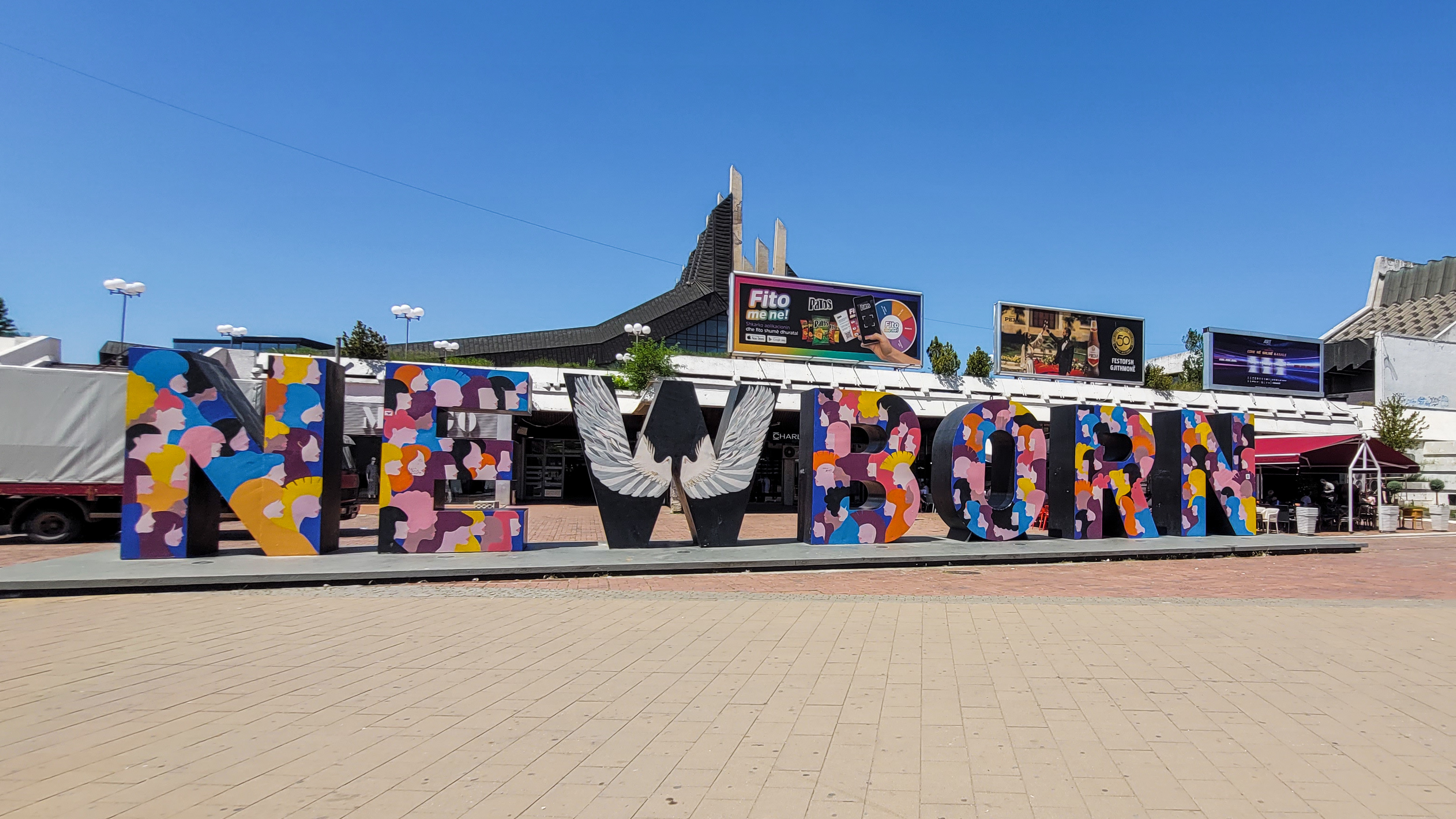Monument Newborn, la renaissance du Kosovo