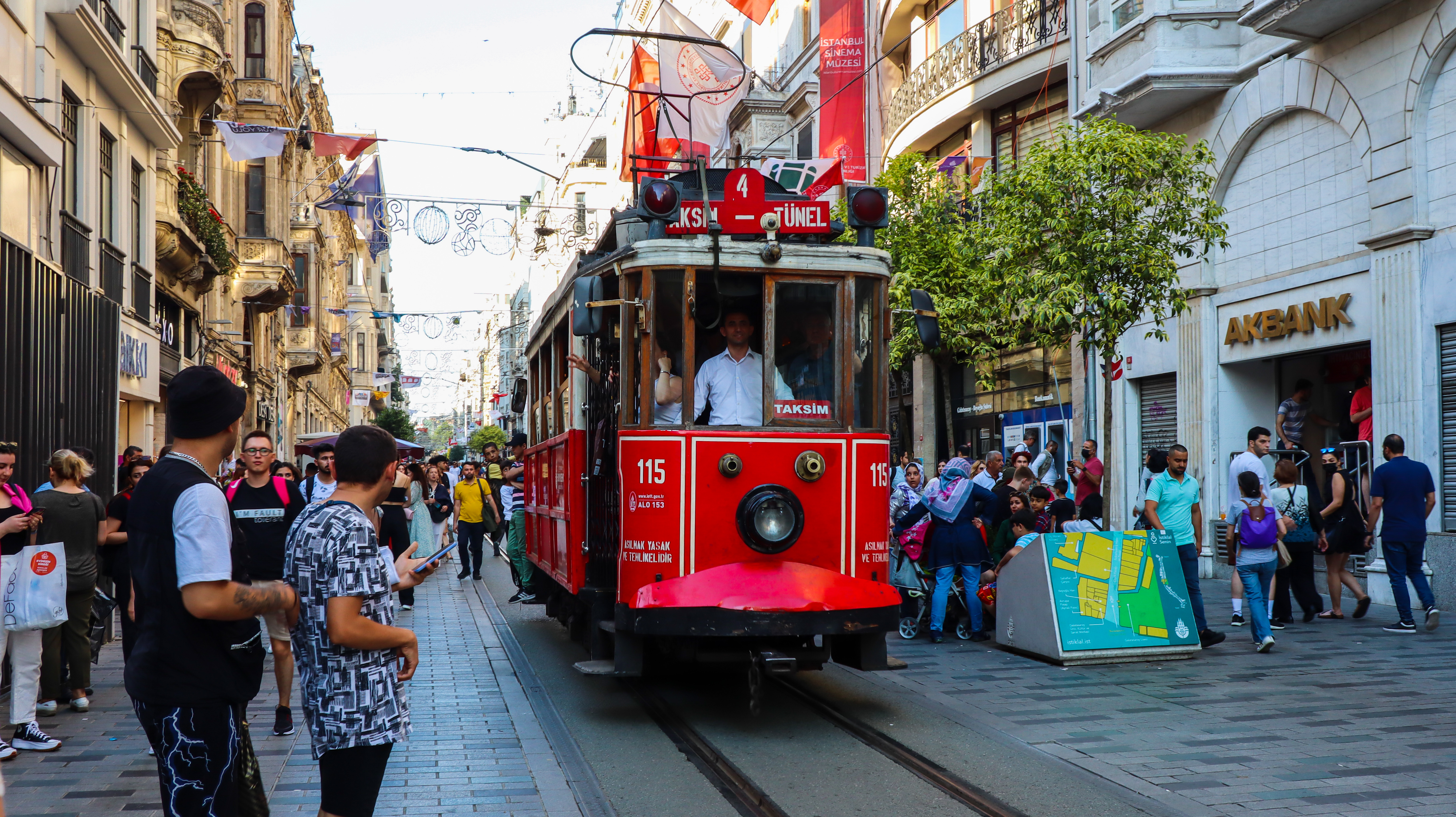 Le tramway touristique de la place Taksim